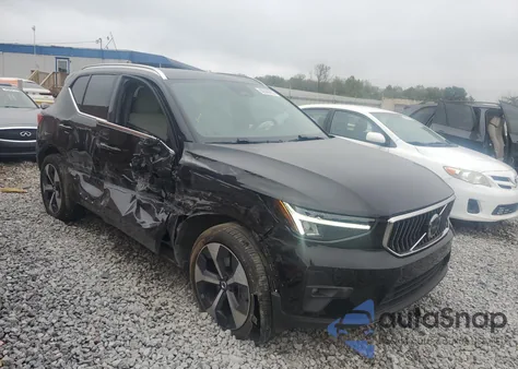 2025 Volvo Xc40 Plus z USA, uszkodzony, nr VIN YV4L12UE9S2531682